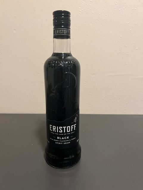 Eristoff Black Vodka saveurs de baies sauvages, de cassis et de mûre 70cl